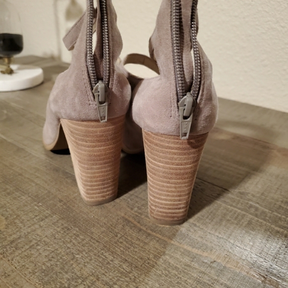 Shoes - Picture 3 of 3